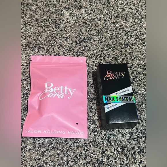 Betty Cora press on/glue on nails (4 sets), glue and glue off - Picture 5 of 6